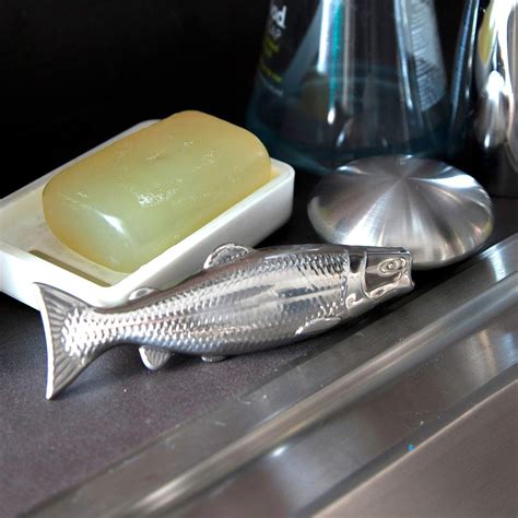 Kikkerland fish magic soap